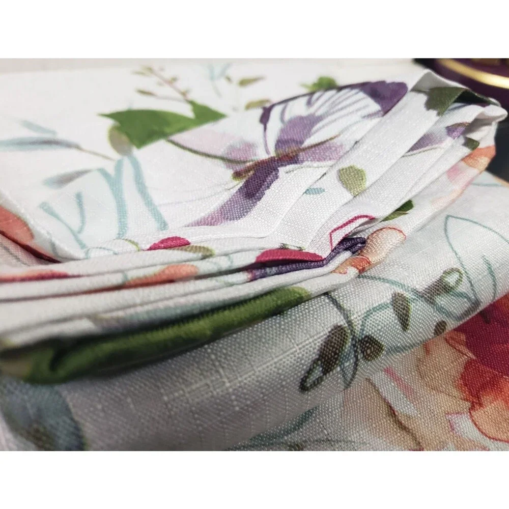 1 Printed Fabric Tablecloth, 60